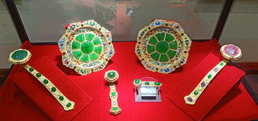 缘依文化藏翡翠艺术品暨卢建英苏绣四代精品展 在沪盛大开幕